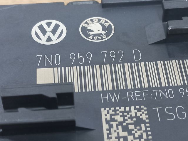 bontott SKODA YETI Jobb első Ajtó Vezérlőegység