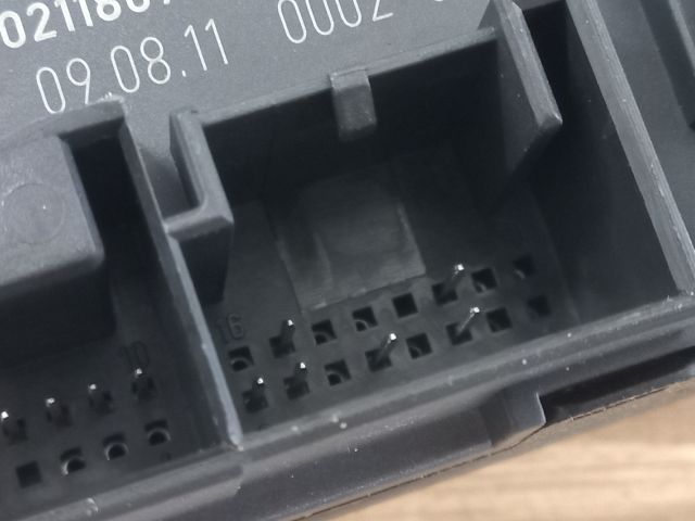 bontott SKODA YETI Jobb első Ajtó Vezérlőegység