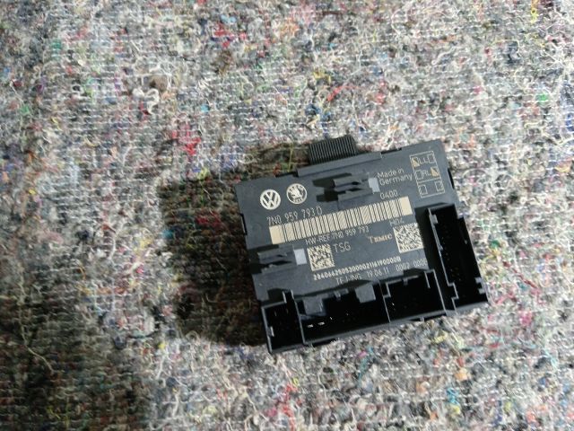 bontott SKODA YETI Jobb első Ajtó Vezérlőegység