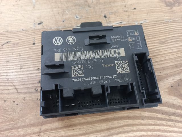 bontott SKODA YETI Jobb első Ajtó Vezérlőegység