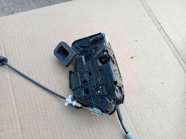 bontott SKODA YETI Jobb első Zárbetét