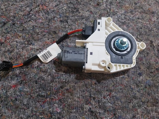 bontott SKODA YETI Jobb hátsó Ablakemelő Motor