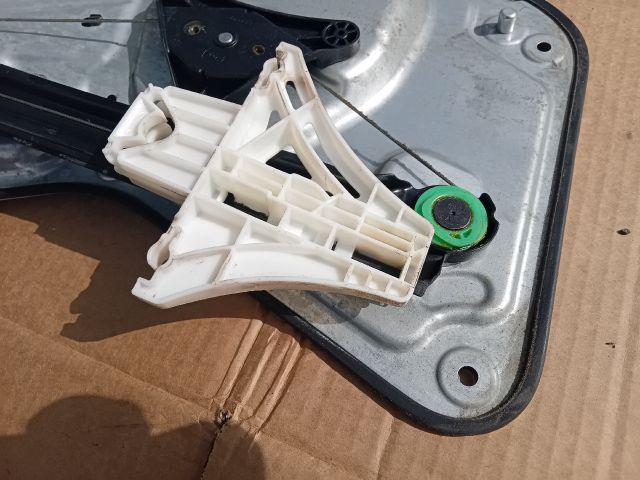 bontott SKODA YETI Jobb hátsó Ablakemelő Szerkezet (Elektromos)