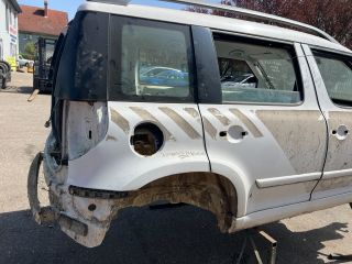 bontott SKODA YETI Jobb hátsó Negyed Karosszéria Csomag