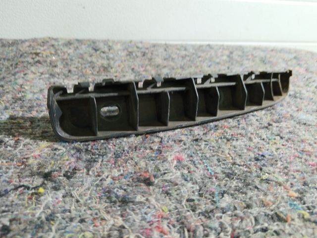 bontott SKODA YETI Jobb hátsó Oldal Lökhárító Tartó (Műanyag)