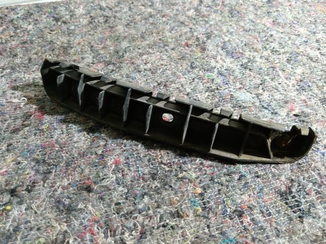 bontott SKODA YETI Jobb hátsó Oldal Lökhárító Tartó (Műanyag)