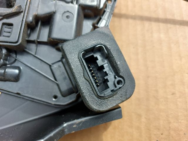 bontott SKODA YETI Jobb hátsó Zárbetét