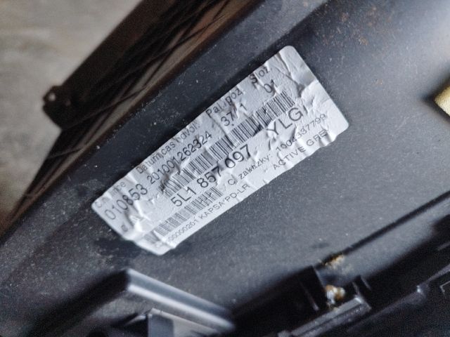 bontott SKODA YETI Kesztyűtartó