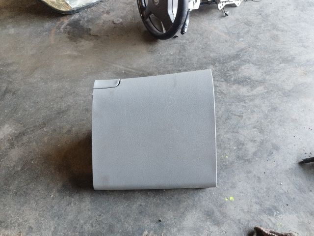 bontott SKODA YETI Kesztyűtartó