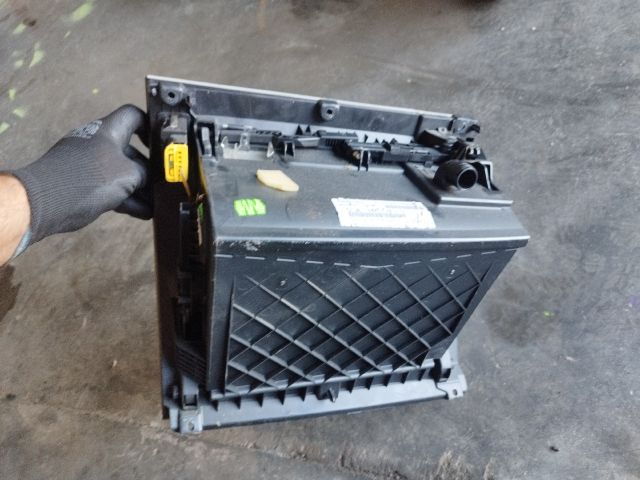 bontott SKODA YETI Kesztyűtartó