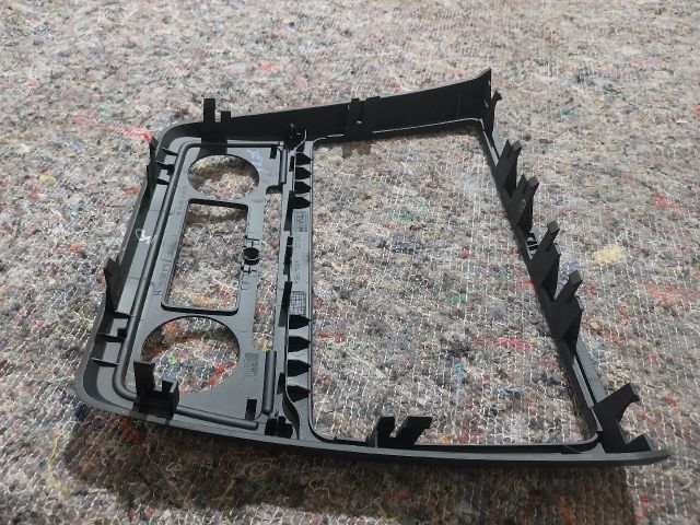 bontott SKODA YETI Középkonzol Keret