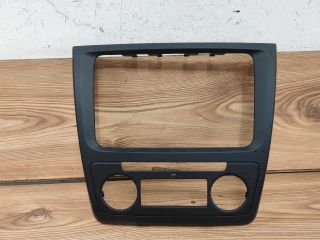 bontott SKODA YETI Középkonzol Keret