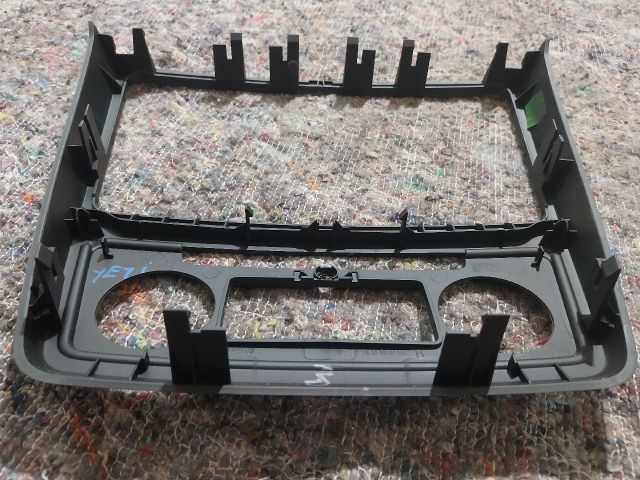 bontott SKODA YETI Középkonzol Keret