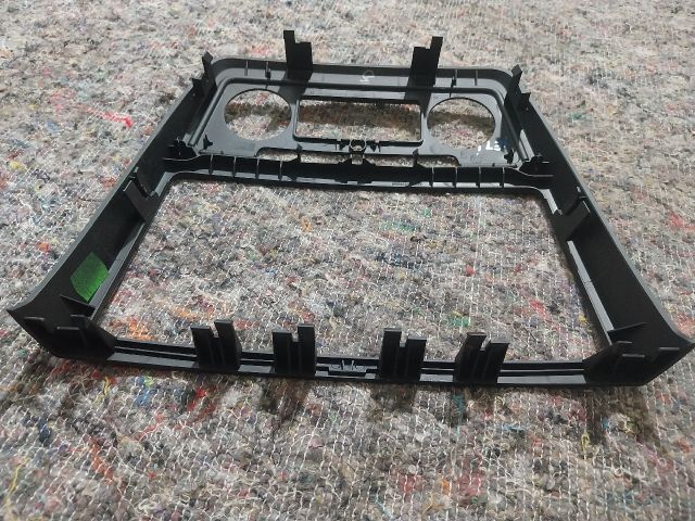 bontott SKODA YETI Középkonzol Keret