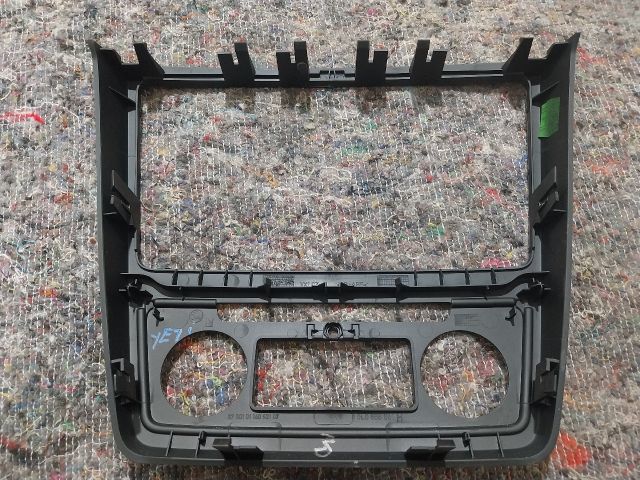 bontott SKODA YETI Középkonzol Keret