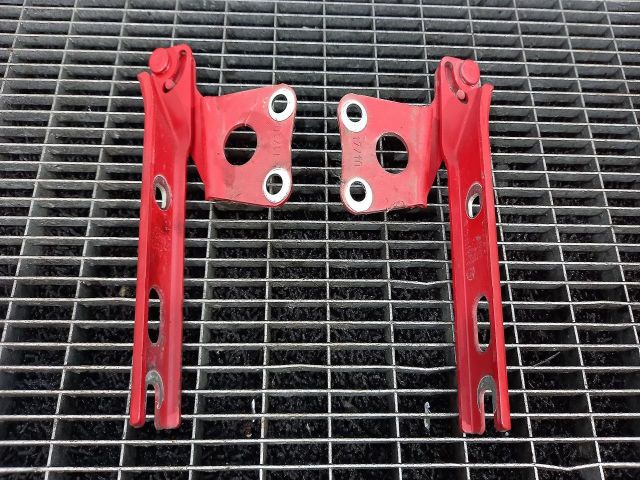 bontott SKODA YETI Motorháztető Zsanér Pár