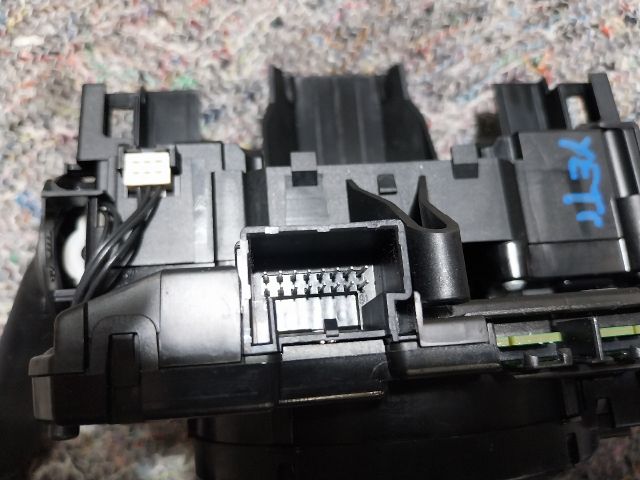 bontott SKODA YETI Multikormány