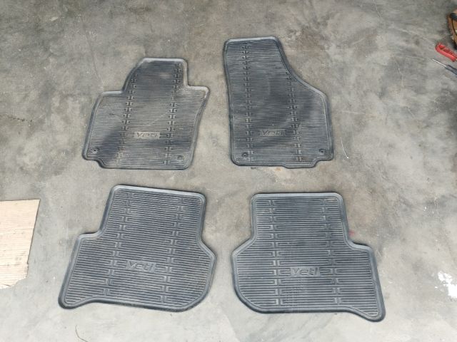 bontott SKODA YETI Szőnyeg Szett