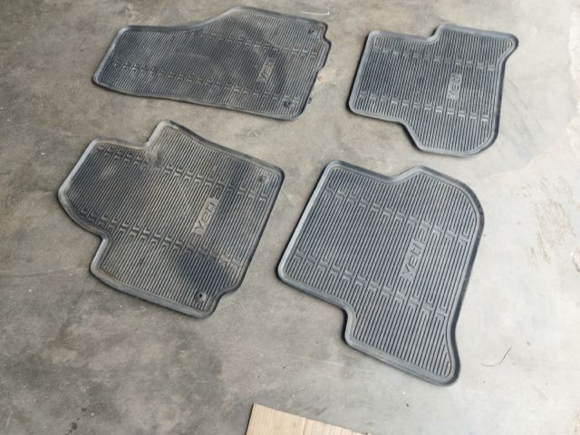 bontott SKODA YETI Szőnyeg Szett