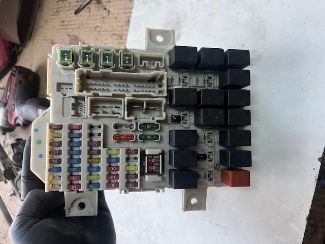 bontott SMART FORFOUR Biztosítéktábla Motortér