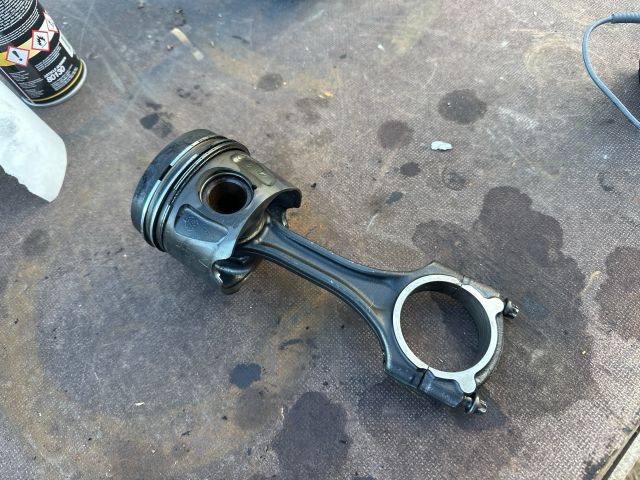 bontott SMART FORFOUR Dugattyú és Hajtókar