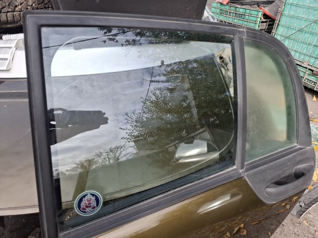 bontott SMART FORFOUR Bal hátsó Ajtó (Részeivel)