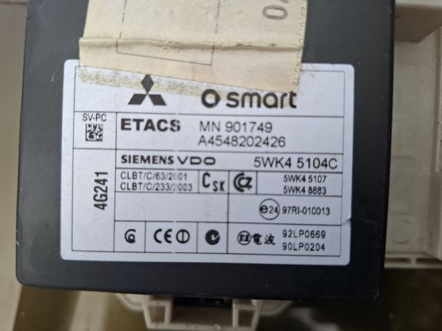 bontott SMART FORFOUR Biztosítéktábla Utastér