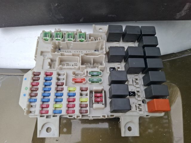 bontott SMART FORFOUR Biztosítéktábla Utastér