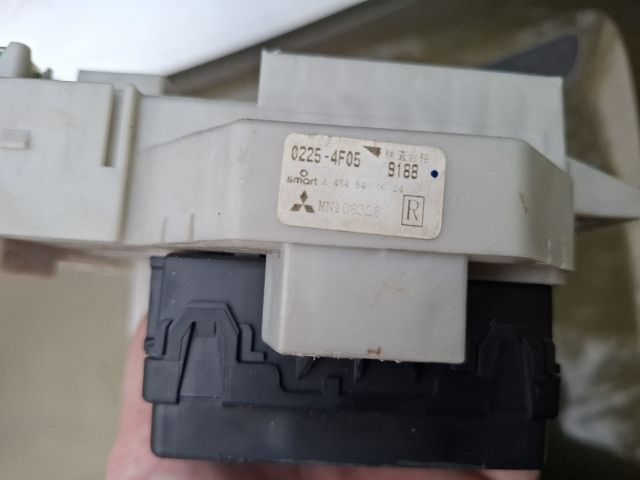 bontott SMART FORFOUR Biztosítéktábla Utastér