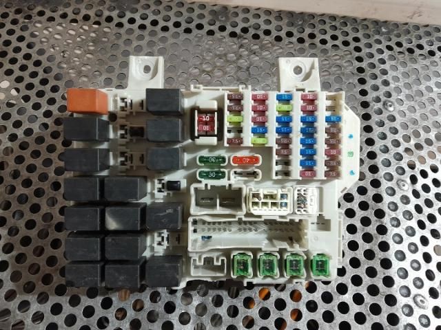 bontott SMART FORFOUR Biztosítéktábla Utastér