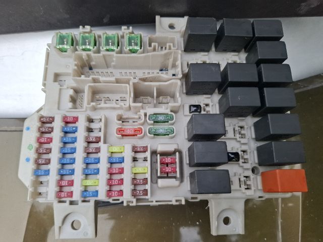 bontott SMART FORFOUR Biztosítéktábla Utastér