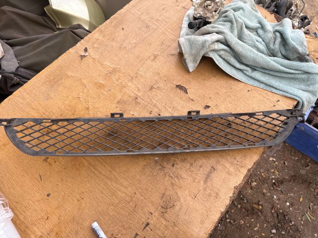 bontott SMART FORFOUR Első Lökhárító Alsó Középső Díszrács