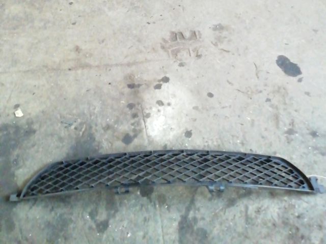 bontott SMART FORFOUR Első Lökhárító Alsó Középső Díszrács