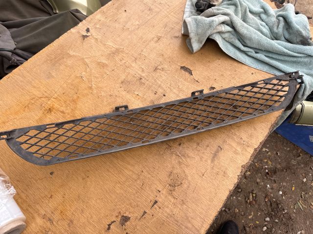 bontott SMART FORFOUR Első Lökhárító Alsó Középső Díszrács