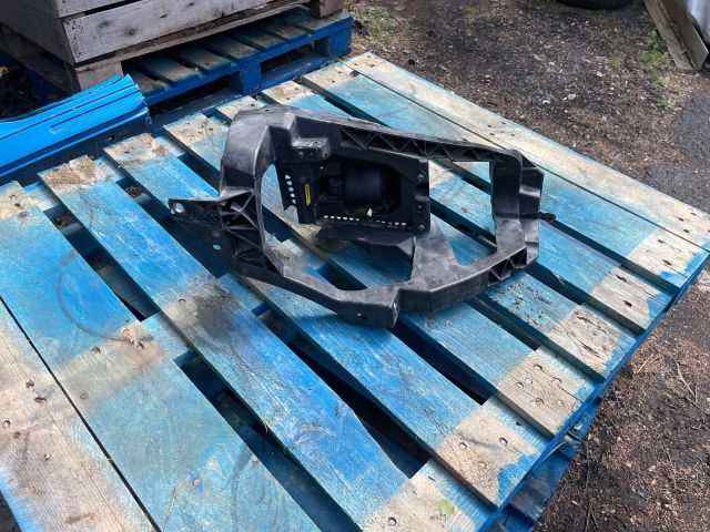 bontott SMART FORFOUR Jobb Fényszóró Tartó