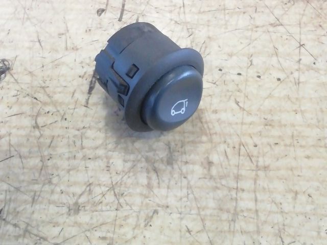 bontott SMART FORTWO Csomagtér Nyitó Kar / Gomb