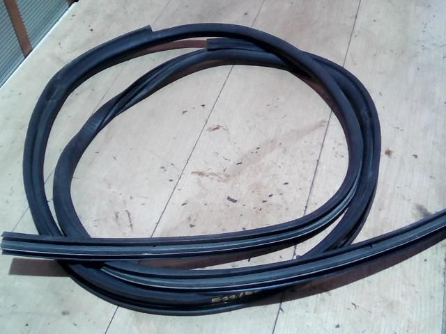 bontott SMART FORTWO Jobb első Gumikéder