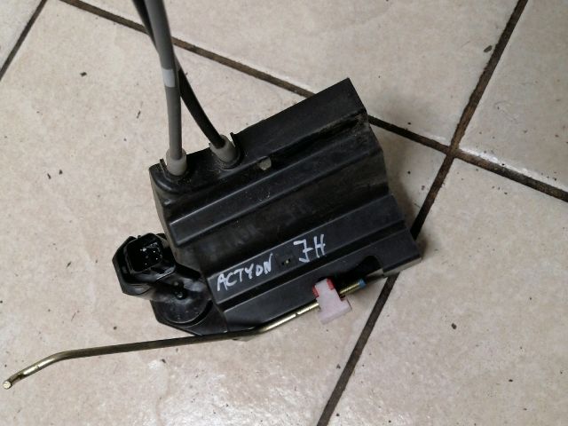 bontott SSANGYONG ACTYON Jobb hátsó Ajtózár