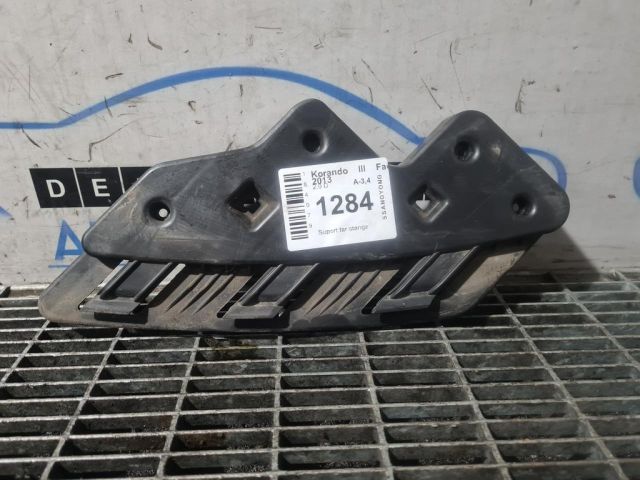 bontott SSANGYONG KORANDO Bal Fényszóró Tartó