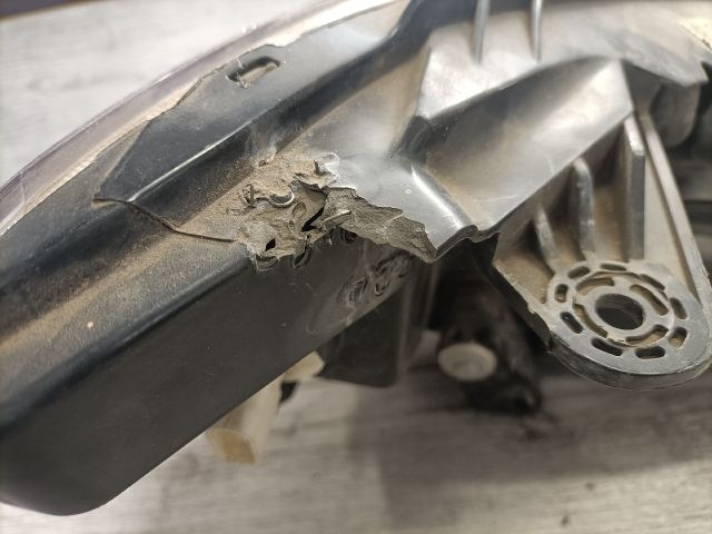 bontott SSANGYONG KORANDO Bal Fényszóró