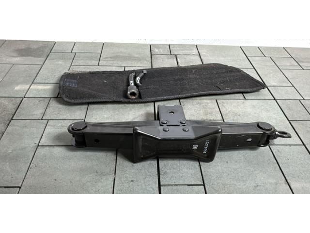 bontott SSANGYONG KORANDO Emelő