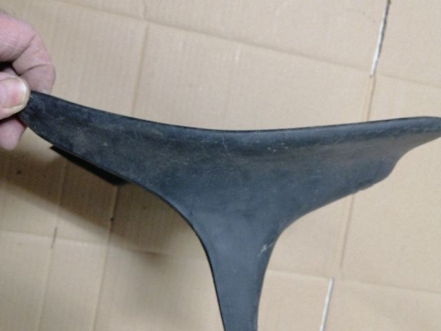 bontott SSANGYONG KORANDO Jobb első Sárvédő Gumi