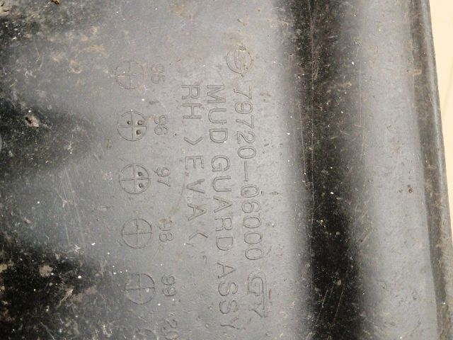 bontott SSANGYONG KORANDO Jobb első Sárvédő Gumi