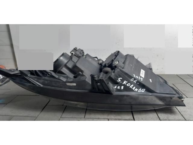 bontott SSANGYONG KORANDO Jobb Fényszóró