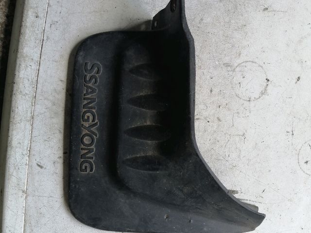 bontott SSANGYONG KORANDO Jobb hátsó Sárvédő Gumi