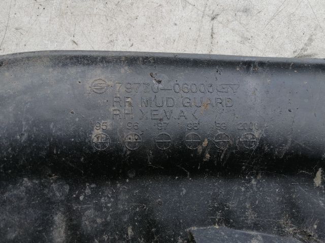 bontott SSANGYONG KORANDO Jobb hátsó Sárvédő Gumi