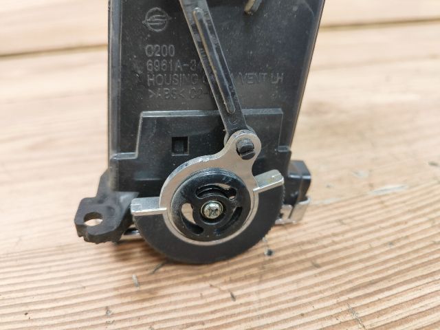 bontott SSANGYONG KORANDO Középső Bal Szellőző