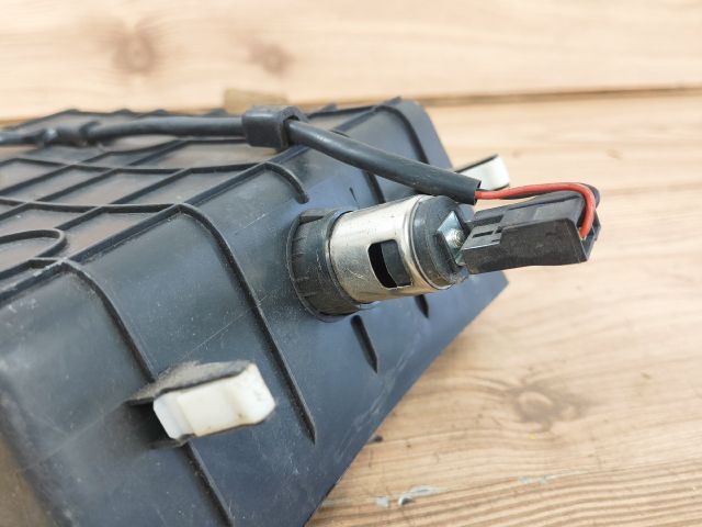 bontott SSANGYONG KORANDO Szivargyújtó Aljzat