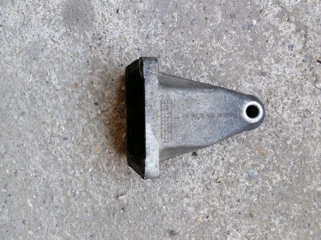 bontott SSANGYONG KYRON Motor Tartó Bak Jobb