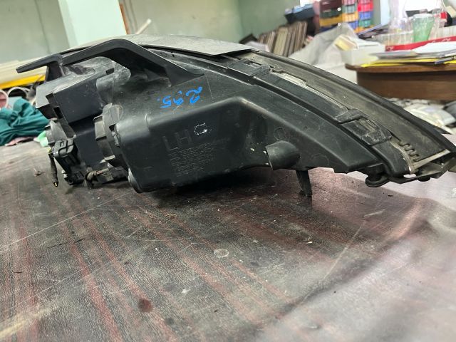 bontott SSANGYONG KYRON Bal Fényszóró